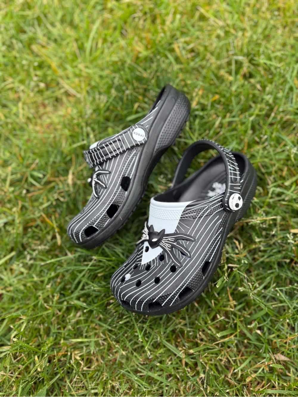 Crocs Black & White Jack Skellington unisex w 7/ m 5